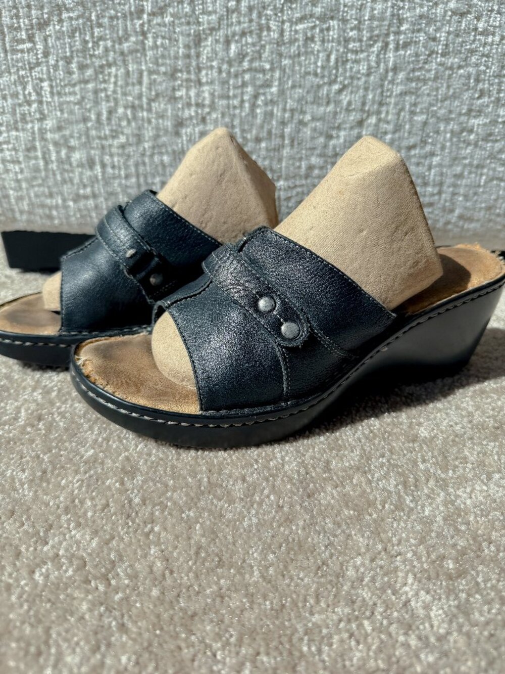 Easy Spirit Black Hallandalet Black Slip-on Sandals - Size 9W